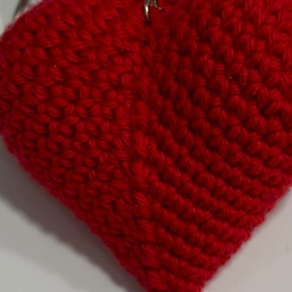 Porta Chaves de Coração de Croché Feito à Mão – Amigurumi Plush Hearts - 2 Corações - Image 8